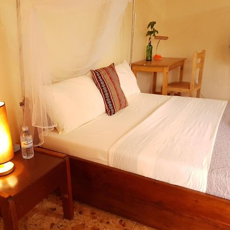 Annas Bed And Breakfast เอนเทบเบ้ ภายนอก รูปภาพ