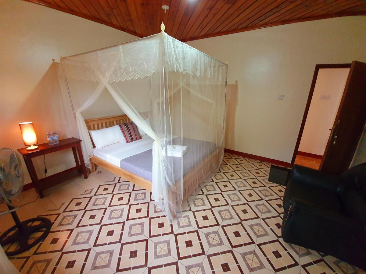 Annas Bed And Breakfast เอนเทบเบ้ ภายนอก รูปภาพ