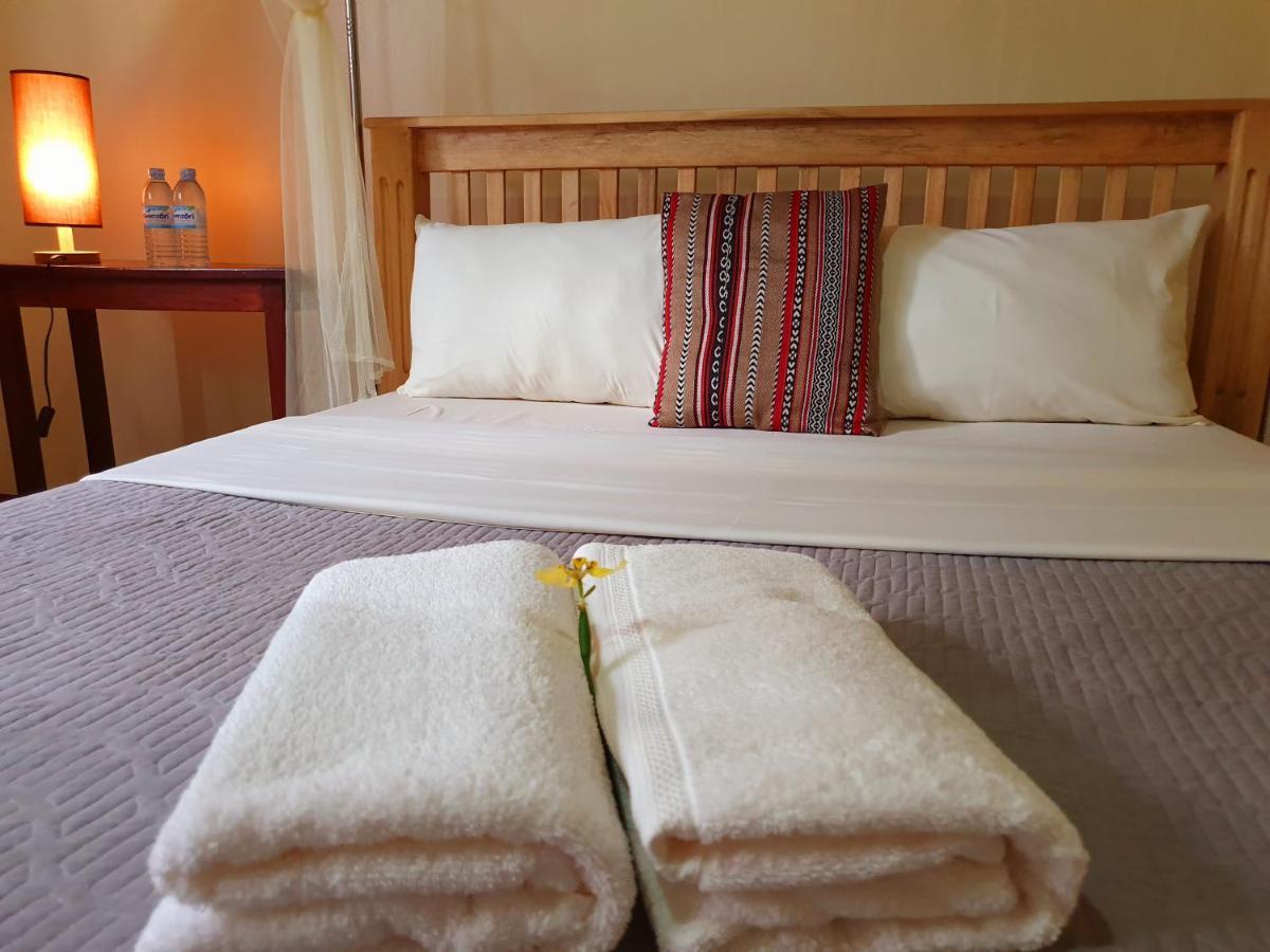 Annas Bed And Breakfast เอนเทบเบ้ ภายนอก รูปภาพ
