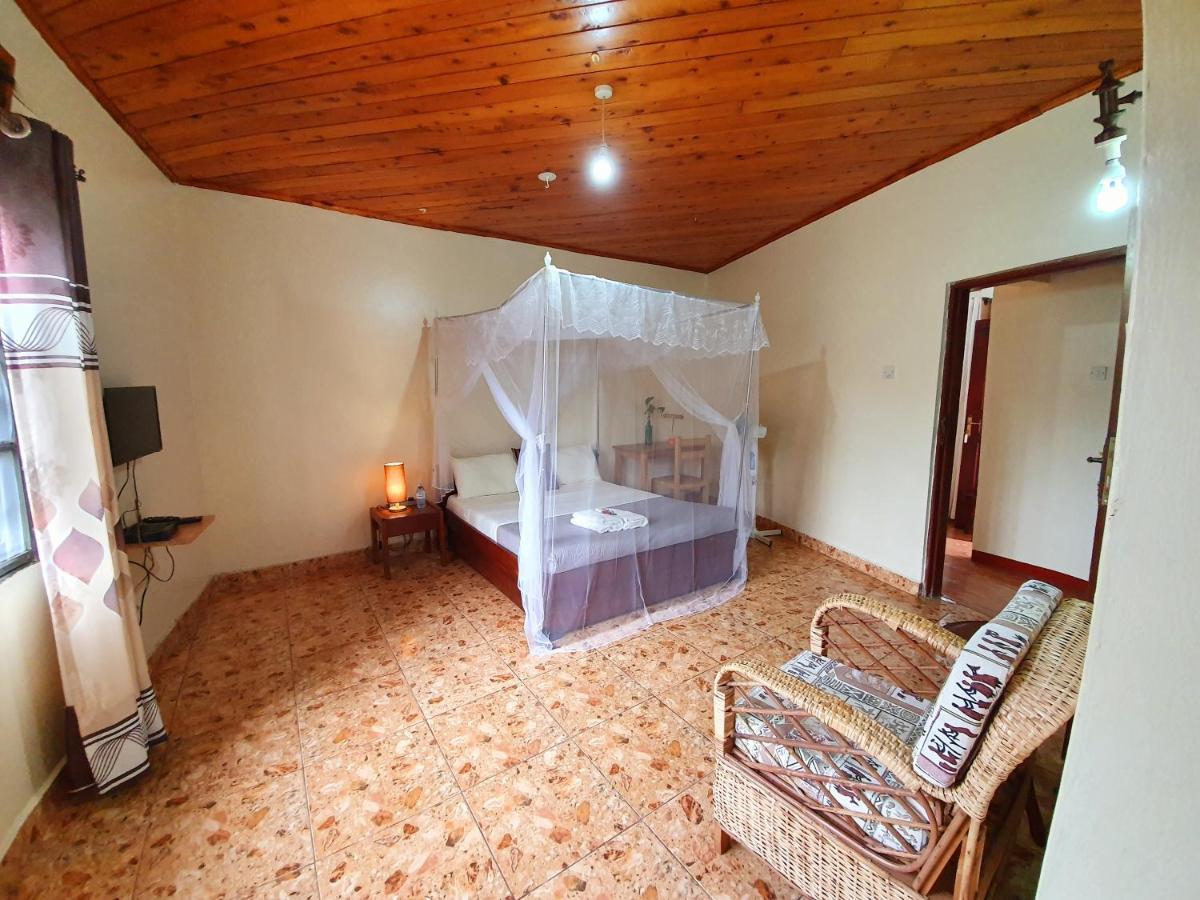 Annas Bed And Breakfast เอนเทบเบ้ ภายนอก รูปภาพ