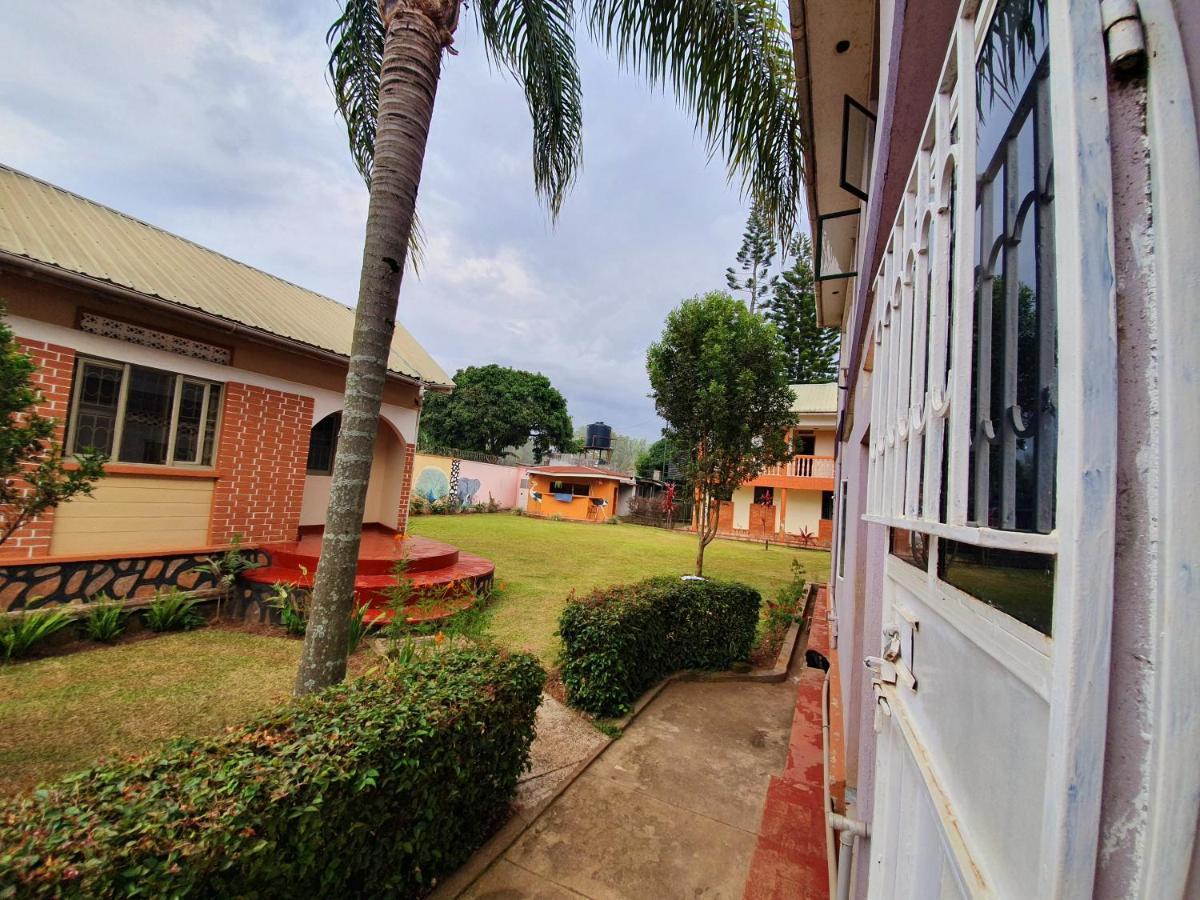 Annas Bed And Breakfast เอนเทบเบ้ ภายนอก รูปภาพ