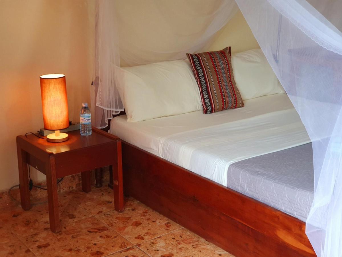 Annas Bed And Breakfast เอนเทบเบ้ ภายนอก รูปภาพ