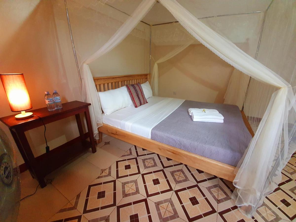 Annas Bed And Breakfast เอนเทบเบ้ ภายนอก รูปภาพ