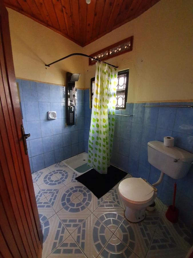 Annas Bed And Breakfast เอนเทบเบ้ ภายนอก รูปภาพ
