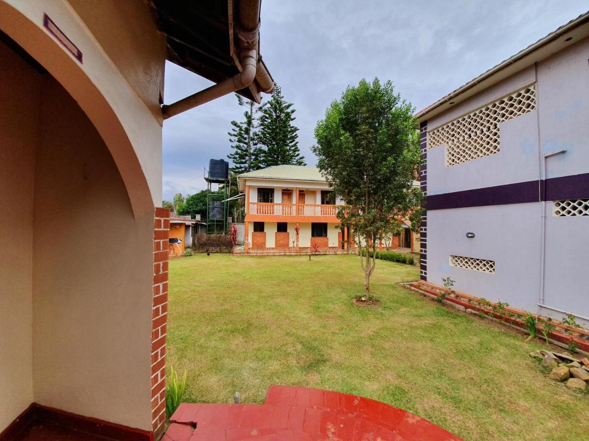 Annas Bed And Breakfast เอนเทบเบ้ ภายนอก รูปภาพ