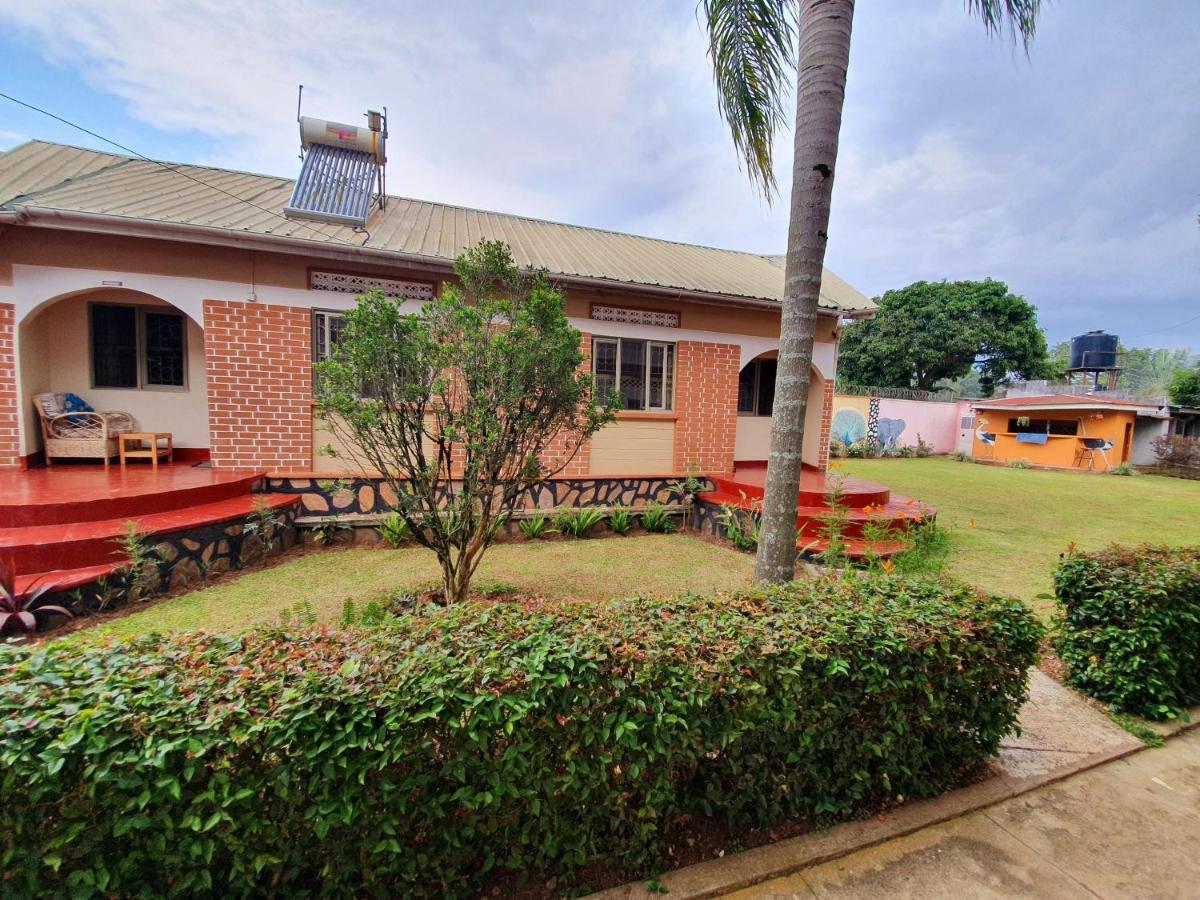 Annas Bed And Breakfast เอนเทบเบ้ ภายนอก รูปภาพ