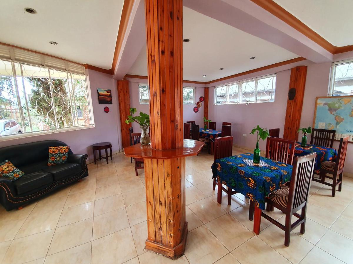 Annas Bed And Breakfast เอนเทบเบ้ ภายนอก รูปภาพ