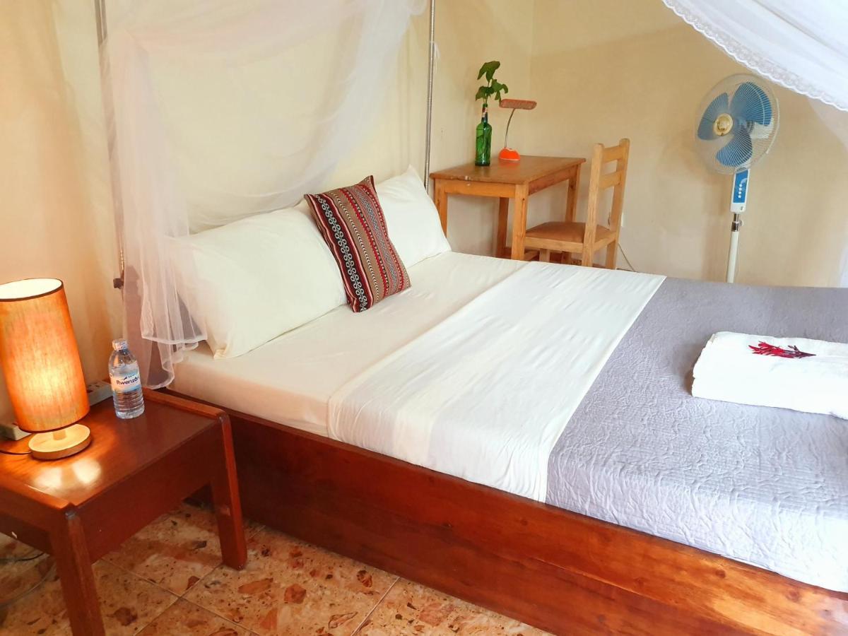 Annas Bed And Breakfast เอนเทบเบ้ ภายนอก รูปภาพ